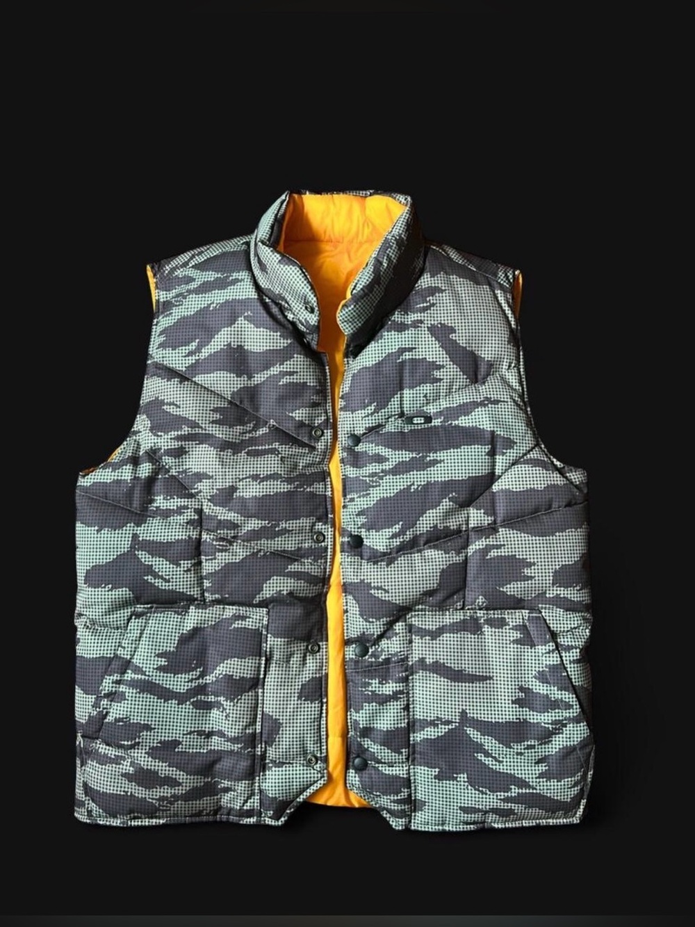 Vintage Y2K Oakley reversible vest in pixelated tiger stripe camo/orange size M
